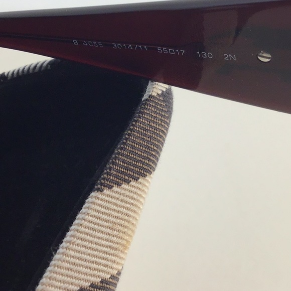 Great Pair of script Burberry Frames, and case. - Picture 4 of 6